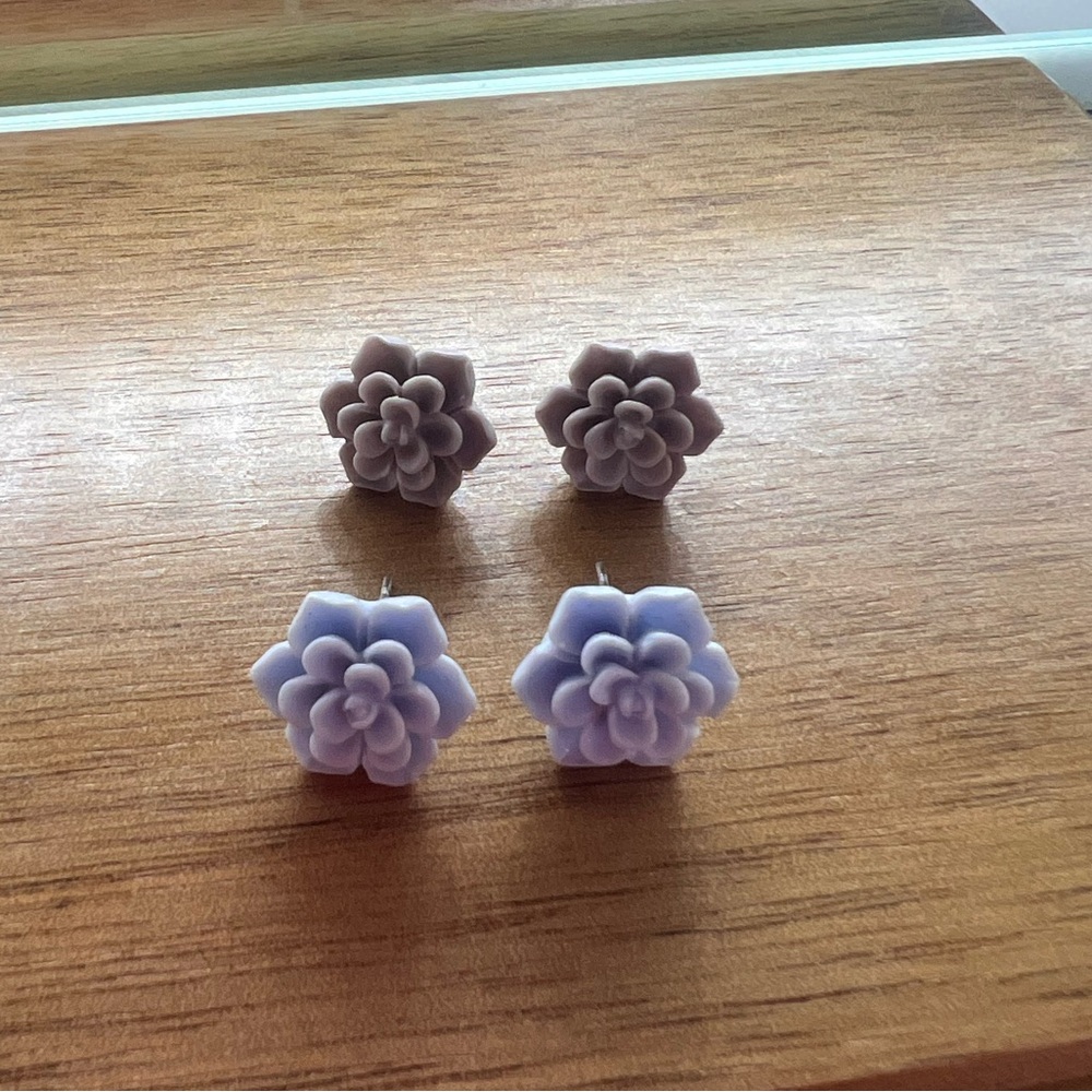 flower stud earrings
